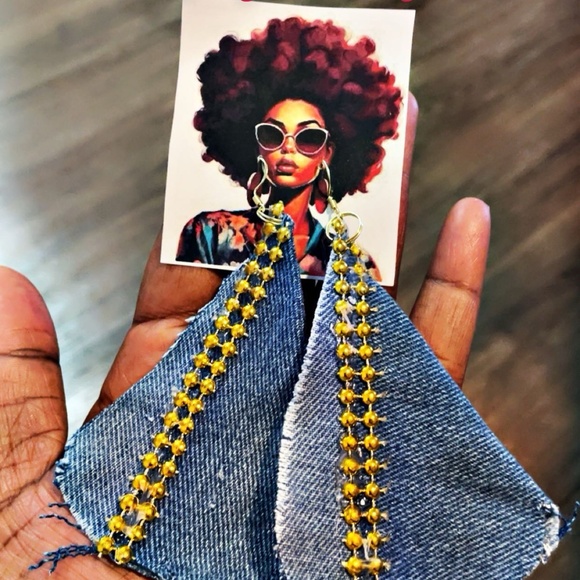 Fashion Earrings - Picture 2 of 4